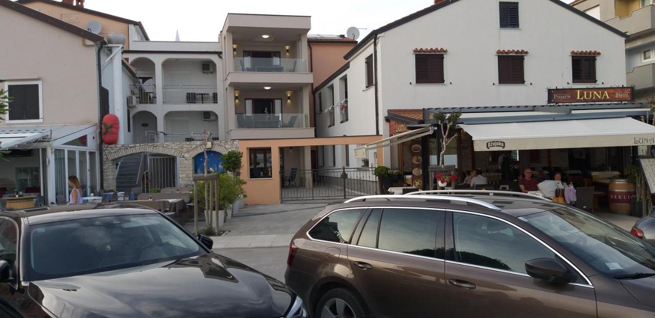 Sanja Rivarela Novigrad Istria